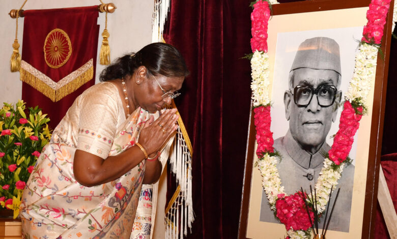 President Smt Droupadi Murmu paid floral tributes to Shri Neelam Sanjiva Reddy on his birth anniversary