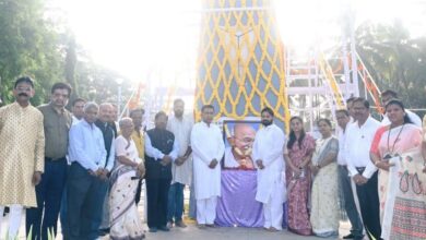 CM PAYS TRIBUTE TO GANDHI