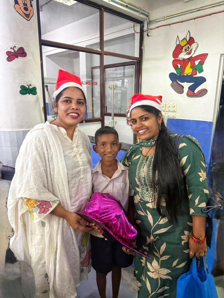 Caring Souls and GMC Students Bring Smiles to Hospital Wards with Christmas Carol Singing and Gift Distribution