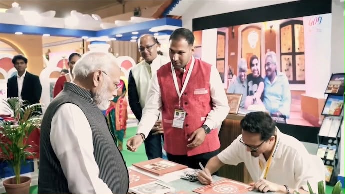 Goa Showcases Cultural Heritage at Bharat Parv 2026; Traditional Kunbi Weave Presented to Hon’ble Prime Minister Narendra Modi